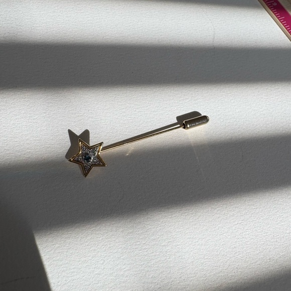 Vintage Avon STAR STICK PIN BROOCH Blue Rhinestone Prong Set 2-Tone 2.25" Long - Picture 2 of 7